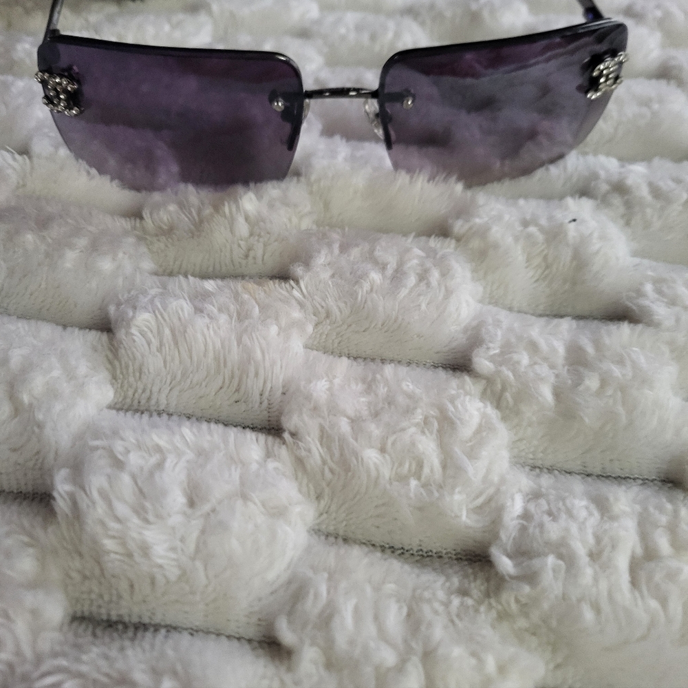 Elegant  Sunglasses - Picture 3 of 6